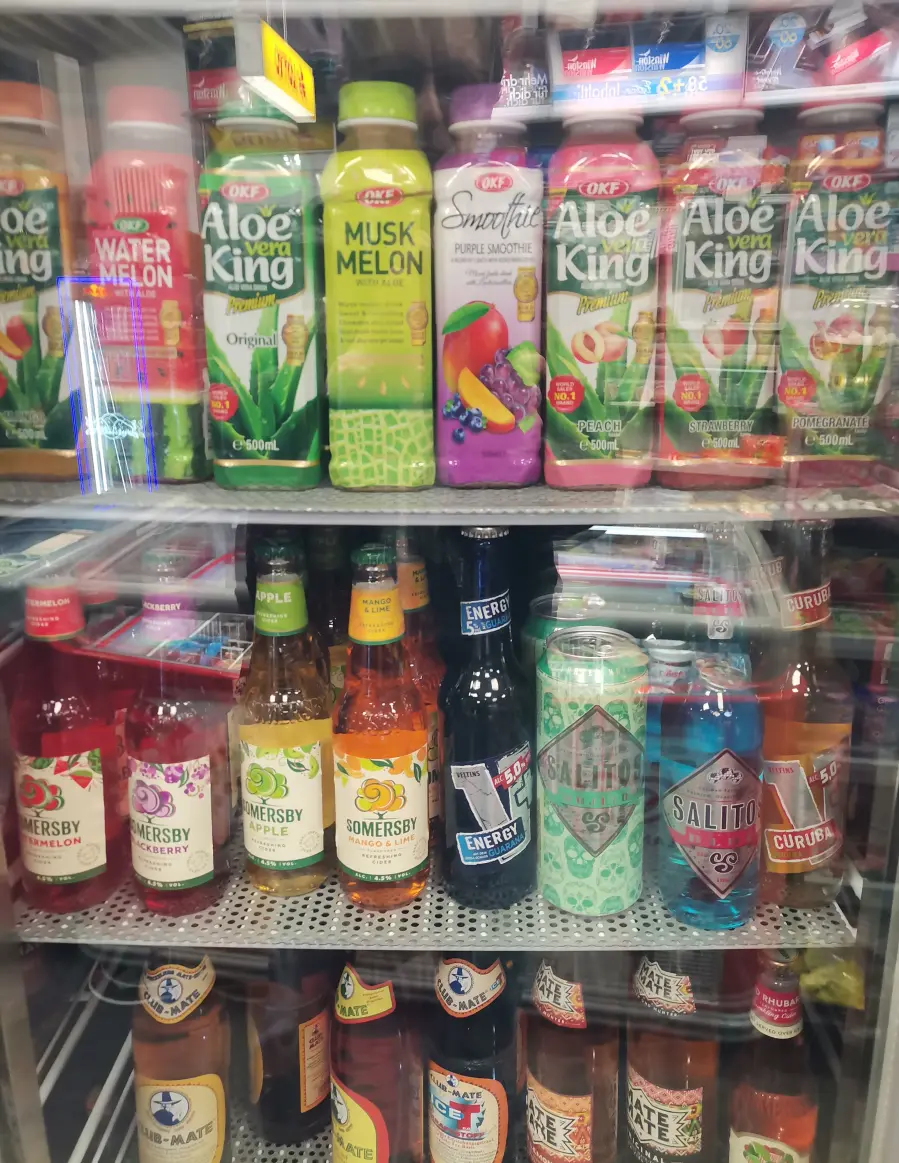 Kühlschrank mit Ciders, Mate und Mischgetränken